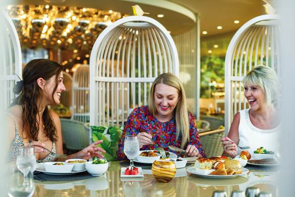 Royal Caribbean International, Symphony of the Seas, Solarium Bar 1, NMorley.jpg